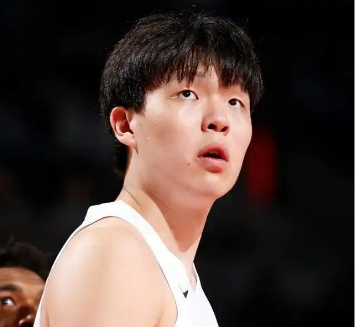 亚博体育-梦幻半场！杨瀚森8中8轰17+3+2+1 弹无虚发无可阻挡