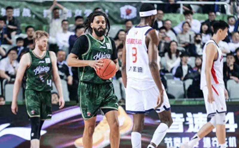 亚博体育-挑战不可能！这些NBA球星，曾跨界其他运动，乔丹转战棒球！